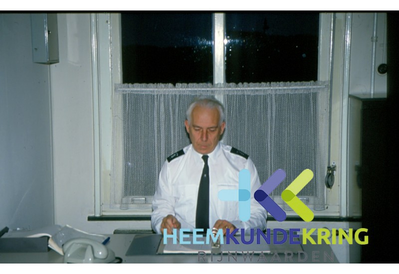Piet Zwemstra op Douane kantoor Tolkamer F00000238
